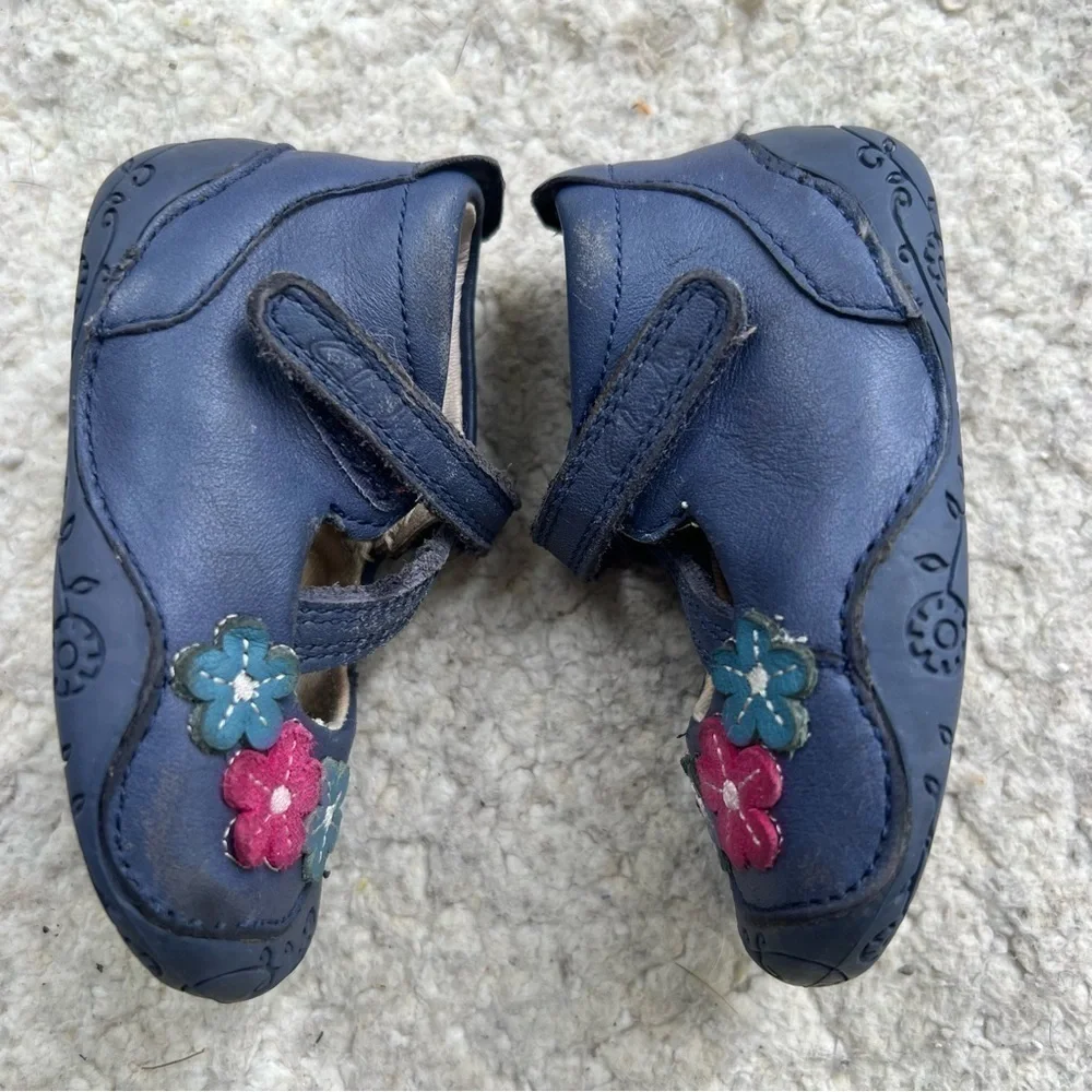 Clark Periwinkle Suede Flower Enhanced Rubber Toe Velcro Closure Boot Mary Janes